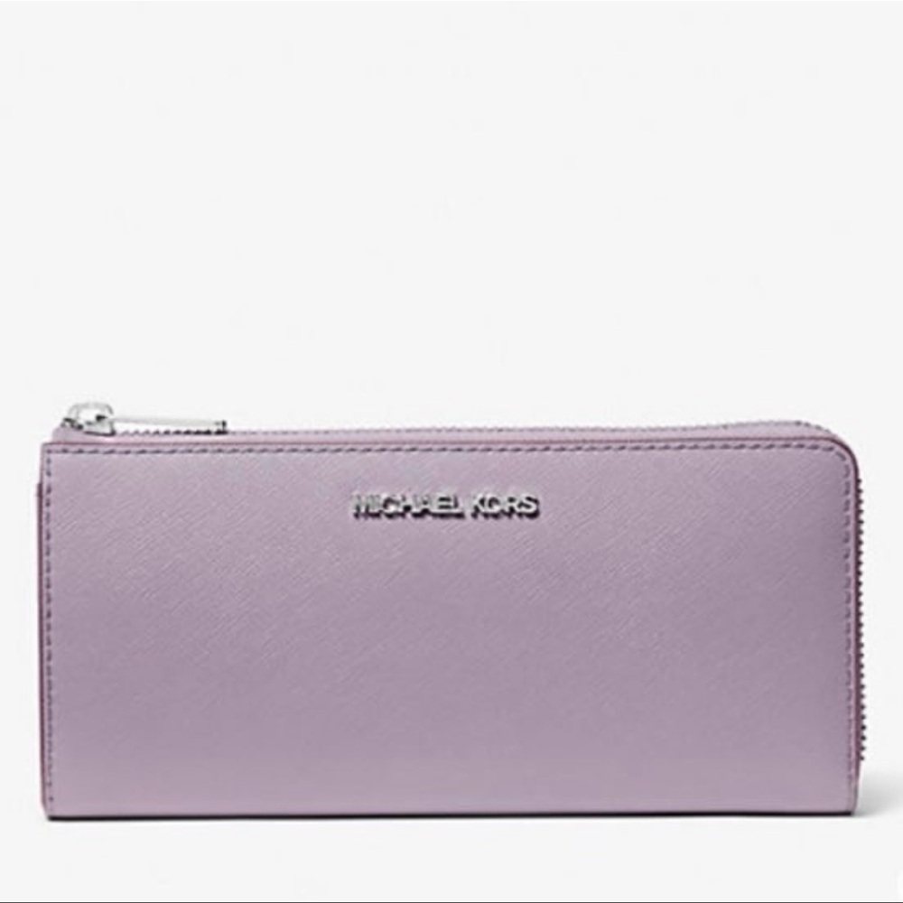 MICHAEL KORS Jet Set Travel Lg Saffiano Leather Quarter-Zip Wallet
Lt Quartz
NWT
